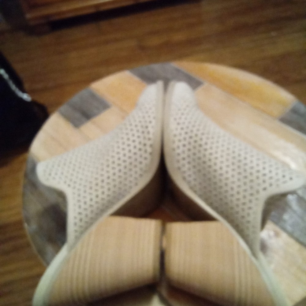 DV by Dolce Vita Women's Perforated Tan Kenli Heeled Mules Size 8. 3 3/4" Heel - Picture 9 of 13